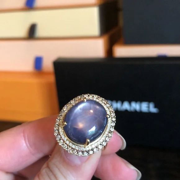 19 ct Star Sapphire surrounded by Diamonds in gold - Picture 7 of 15
